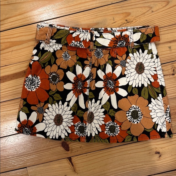 Show me your MUMU floral mini skirt - Picture 5 of 5